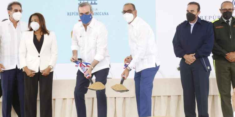 Presidente Abinader da primer palazo para inicio ampliación avenida Ecológica