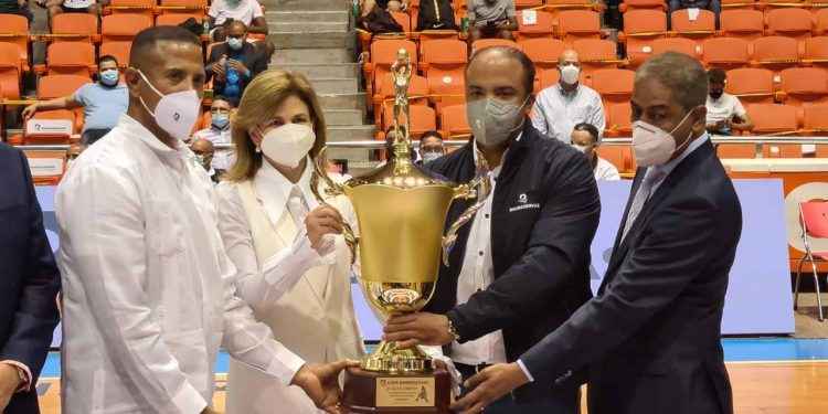 Vicepresidenta de la RD dejó inaugurado el 41 Torneo Baloncesto Superior de Santiago