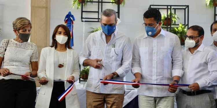 Presidente inaugura estaciones de bombeo en  Puerto Plata