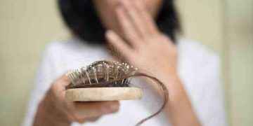 Pelo más fino, ensanchamiento de la raya… signos que delatan alopecia femenina