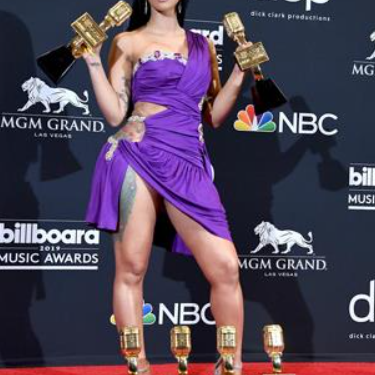 Cardi B logra otro récord al llegar al número 1 en Billboard Hot 100
