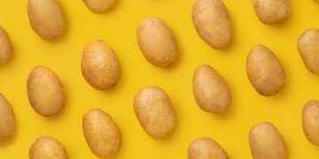 Por qué hay que evitar las patatas verdes y con brotes