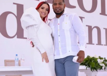 Edwin Encarnación «da un batazo» en la construcción y Karen Yapoort se llena «el pecho de orgullo, querido esposo»