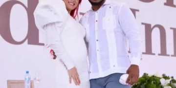 Edwin Encarnación «da un batazo» en la construcción y Karen Yapoort se llena «el pecho de orgullo, querido esposo»