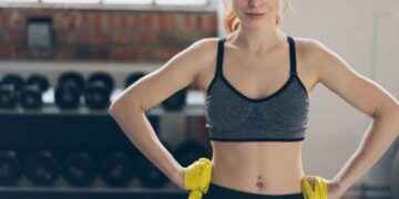 6 ejercicios para eliminar el brazo de salero SIN lagartijas, planchas ni pesas