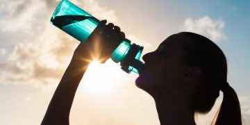 Día Mundial del Agua: qué beneficios tiene y cuántos litros hay que tomar por día