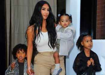 Kim Kardashian ordenó construir una mini ciudad para sus hijos en el patio de su mansión