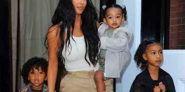 Kim Kardashian ordenó construir una mini ciudad para sus hijos en el patio de su mansión