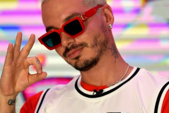 J Balvin se convierte en el artista latino con más números 1 en Billboard
