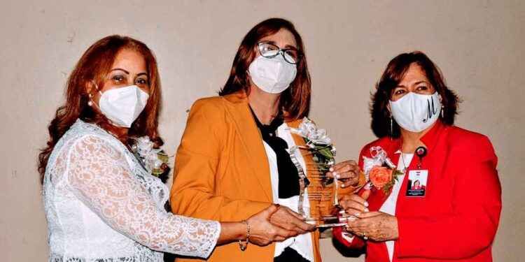 Exhortan a las mujeres a empoderarse de espacios políticos y económicos
