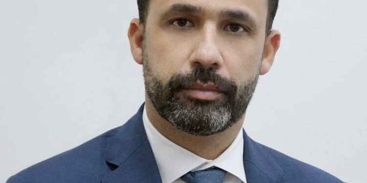 Designan a Robinson Santos director del Gabinete de Salud Pública