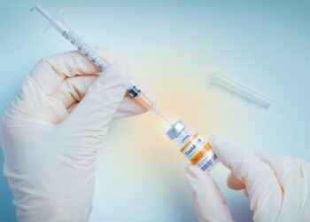 ¿Me puedo vacunar de la Covid-19 tomando anticoagulantes?