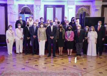 Presidente Abinader juramenta voluntariados de salud y cultura