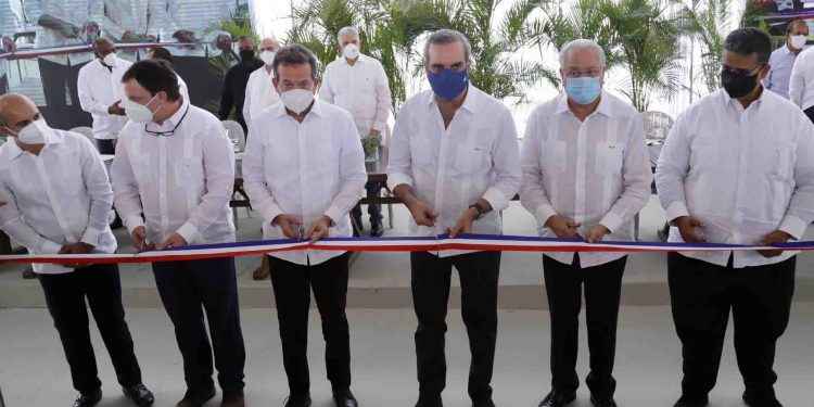 Presidente Abinader reafirma compromiso del Gobierno con impulso de zonas francas