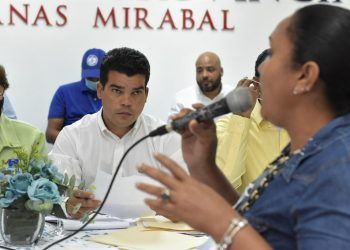 Arnaud garantiza a juntas de vecinos de provincias Hermanas Mirabal y Duarte solución en servicio de agua potable y saneamiento