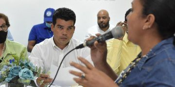 Arnaud garantiza a juntas de vecinos de provincias Hermanas Mirabal y Duarte solución en servicio de agua potable y saneamiento