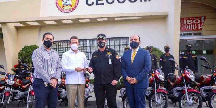 CECCOM recibe donación de 10 motocicletas para fortalecer el combate al ilícito