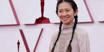La directora Chloé Zhao ganó un histórico Oscar por “Nomadland”