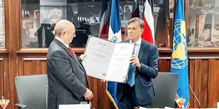 Hipólito es nombrado Embajador de Buena Voluntad para el Desarrollo Agrícola Sustentable