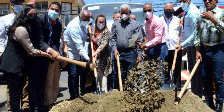 MOPC inicia plan de asfaltado en barrios de Santiago