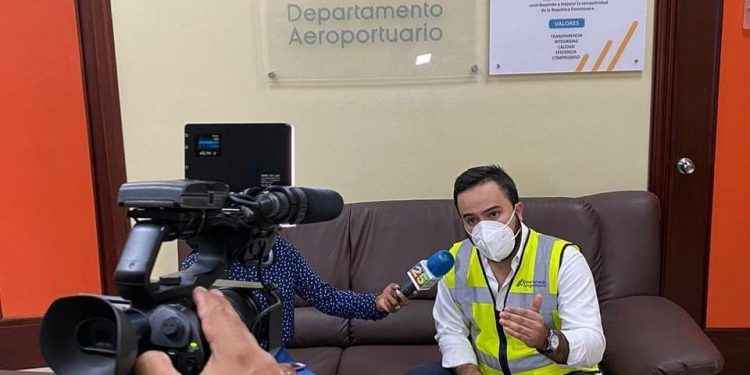 Subdirector Ejecutivo Departamento Aeroportuario resalta mejoría del transito en aeropuertos