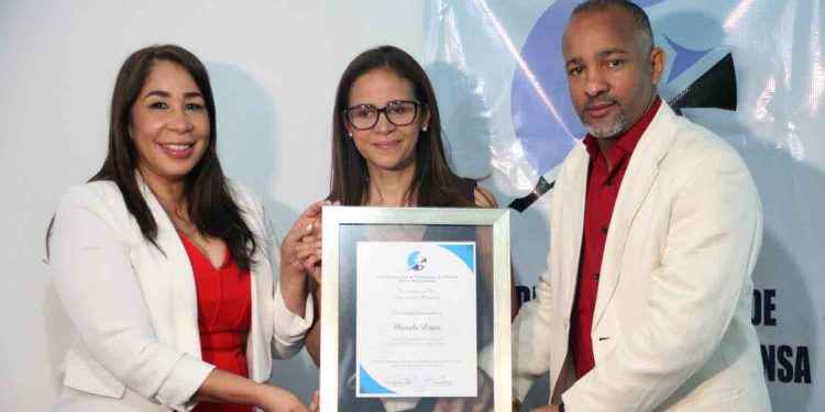 SNTP Santiago reconoce a seis periodistas por su trayectoria en el ejercicio profesional