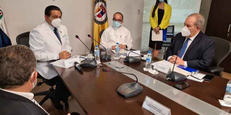 Ministro de Salud identificado con el desarrollo de la Biología Molecular en PUCMM