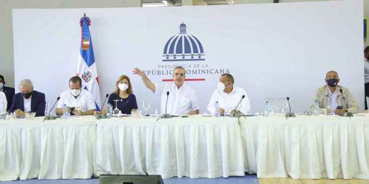 Presidente Abinader realiza encuentro con juntas de vecinos de Santo Domingo Norte
