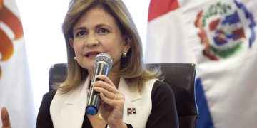 El Gobierno vacunará al personal hotelero y a los periodistas