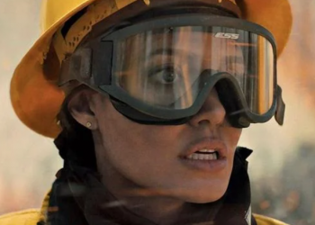 Angelina Jolie combate fuego y asesinos en el tráiler de «Aquellos que desean mi muerte»