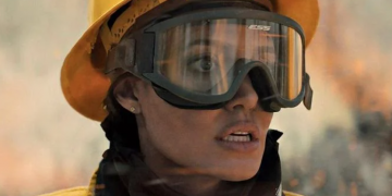 Angelina Jolie combate fuego y asesinos en el tráiler de «Aquellos que desean mi muerte»
