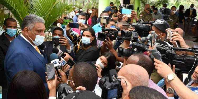 Ministro de Interior dispone cancelación de un oficial y 5 alistados de la Policía