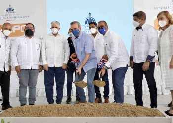 Presidente Abinader da primer palazo para construcción de retorno operacional en La Vega