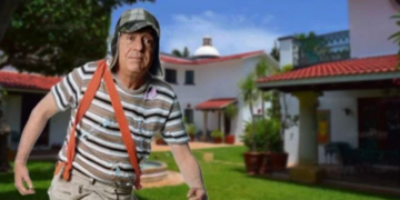 «El Chavo» vivía arrimado en una vecindad, pero su papá tenía una lujosa mansión en Acapulco