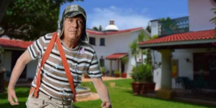 «El Chavo» vivía arrimado en una vecindad, pero su papá tenía una lujosa mansión en Acapulco