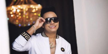 Elvis Martínez lavó platos, peló plátanos, antes de que la bachata lo sacara de la pobreza