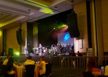 Fernando Villalona: más ligero de peso en escenario, canta ante un público «enjaulado» en Hard Rock Hotel