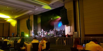 Fernando Villalona: más ligero de peso en escenario, canta ante un público «enjaulado» en Hard Rock Hotel
