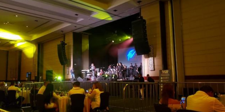Fernando Villalona: más ligero de peso en escenario, canta ante un público «enjaulado» en Hard Rock Hotel