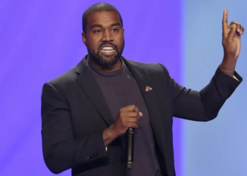 Zapatillas de Kanye West baten récords de venta: USD 1,8 millones