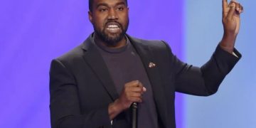 Zapatillas de Kanye West baten récords de venta: USD 1,8 millones