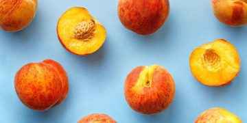 Frutas con hueso: parecidos razonables, nutrientes en común y cómo consumirlas (más allá del postre)