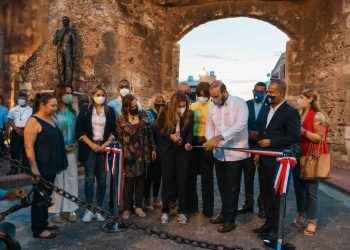 ADN y Banreservas entregan remozados la Puerta de la Misericordia
