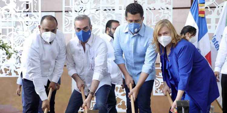 Abinader entrega obras viales en Constanza y Jarabacoa por $300 millones