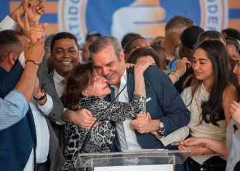 Abinader felicita a las madres dominicanas en su día