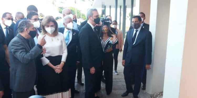 Abinader: solo un pueblo que sabe de dónde viene y hacia dónde se dirige, puede caminar seguro hacia la paz