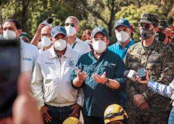 Andrés Cueto resalta trabajo de colaboradores en rescate usuarios Teleférico