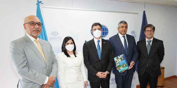 Presentan estudio a la OMT sobre el turismo dominicano