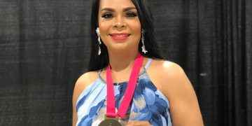 Anlly Pintini nominada a los premios soberano, es reconocida por comunicadoras hispanas en Expolit 2021, Miami