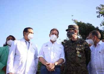 Ministros de Salud, de Defensa e Industria y Comercio supervisan Covid en frontera